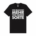Schwarzes wortrebell T-Shirt mit Spruch „Wir brauchen mehr von meiner Sorte“ in weißer Blockschrift